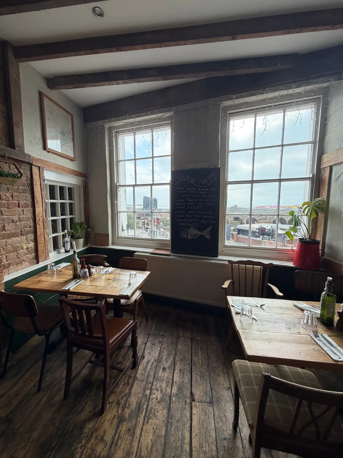 The Harbour Inn dining room