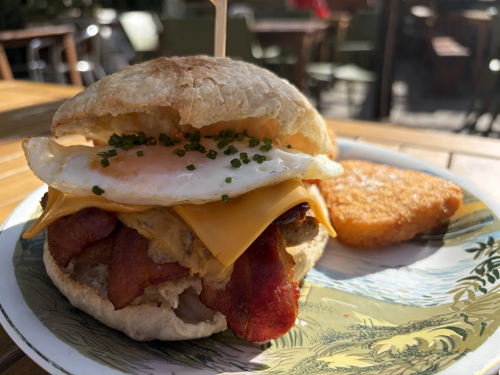 The Pullman burger with chips